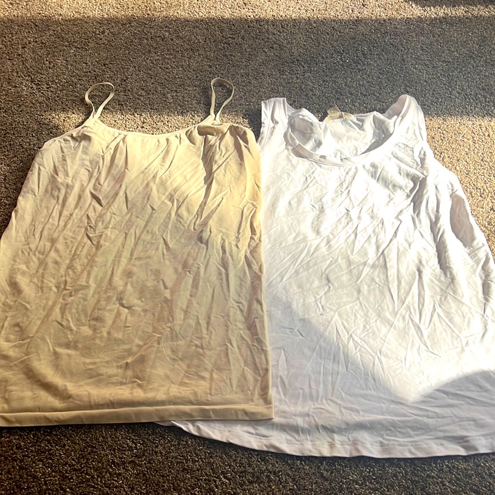 Lot of (5)Maternity‎ and nursing  tops medium and large.